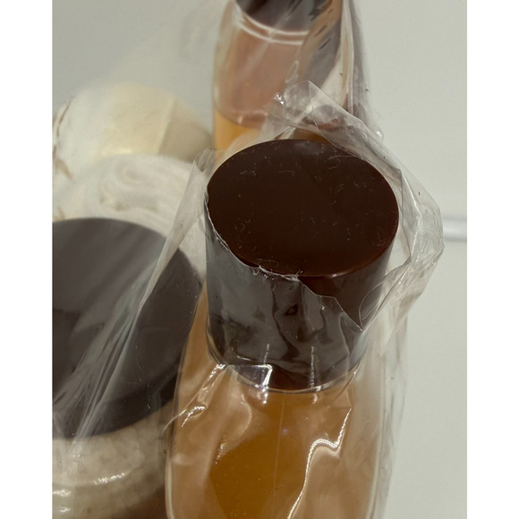 New 8 Piece Lovery Vanilla Coconut Deluxe Bath And Body Spa Set with Basket - Picture 7 of 11